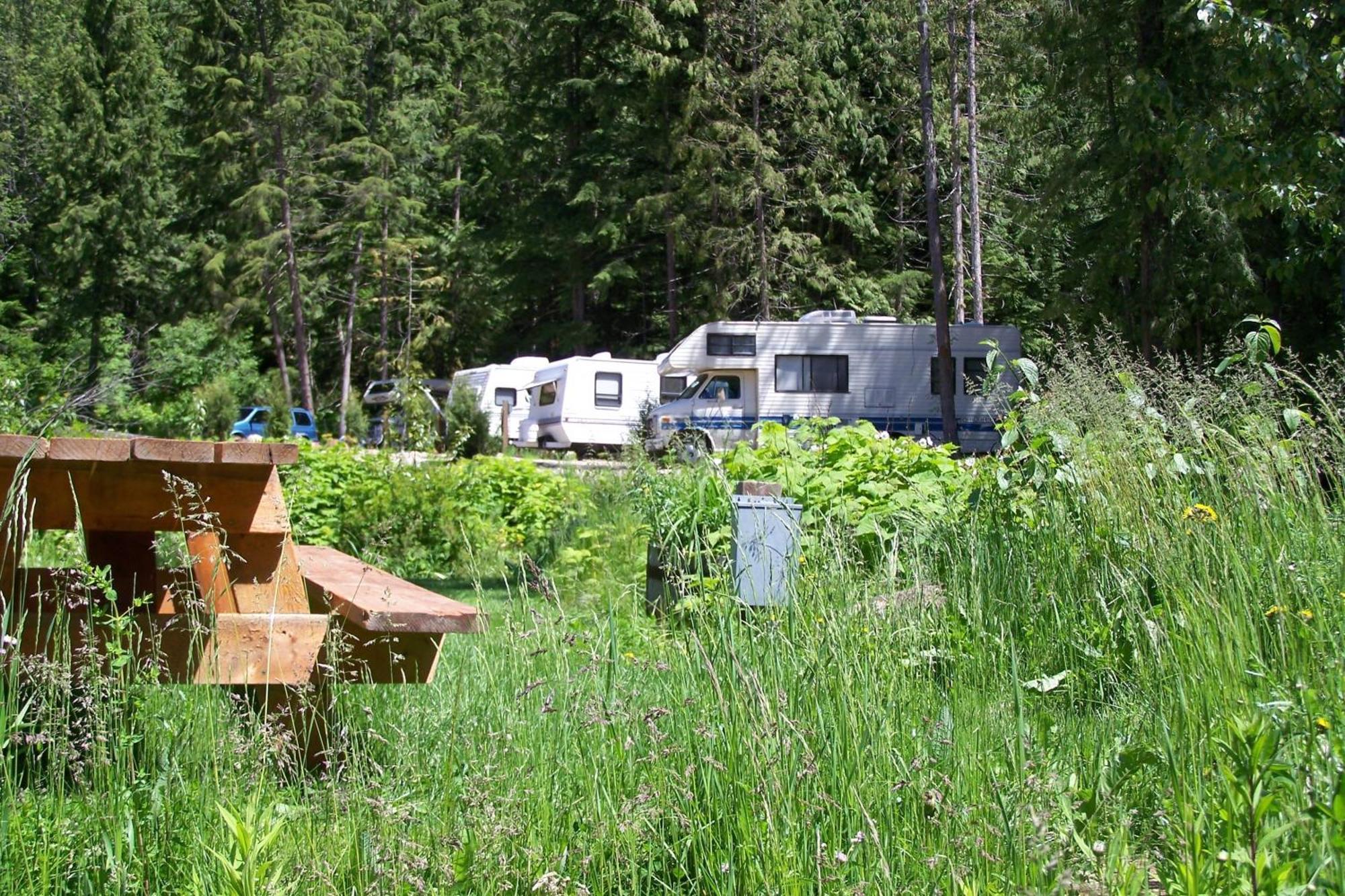 Noah'S Ark Campground Revelstoke Exterior photo