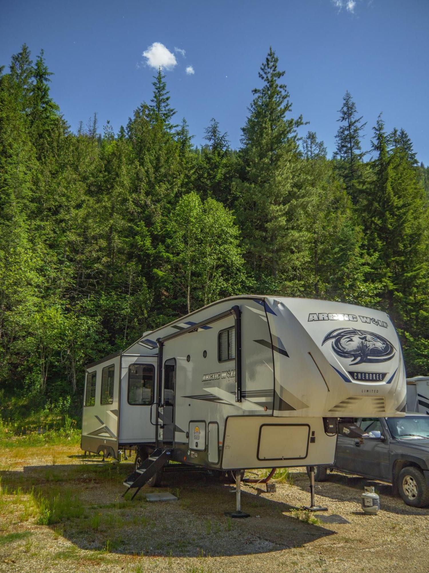 Noah'S Ark Campground Revelstoke Exterior photo